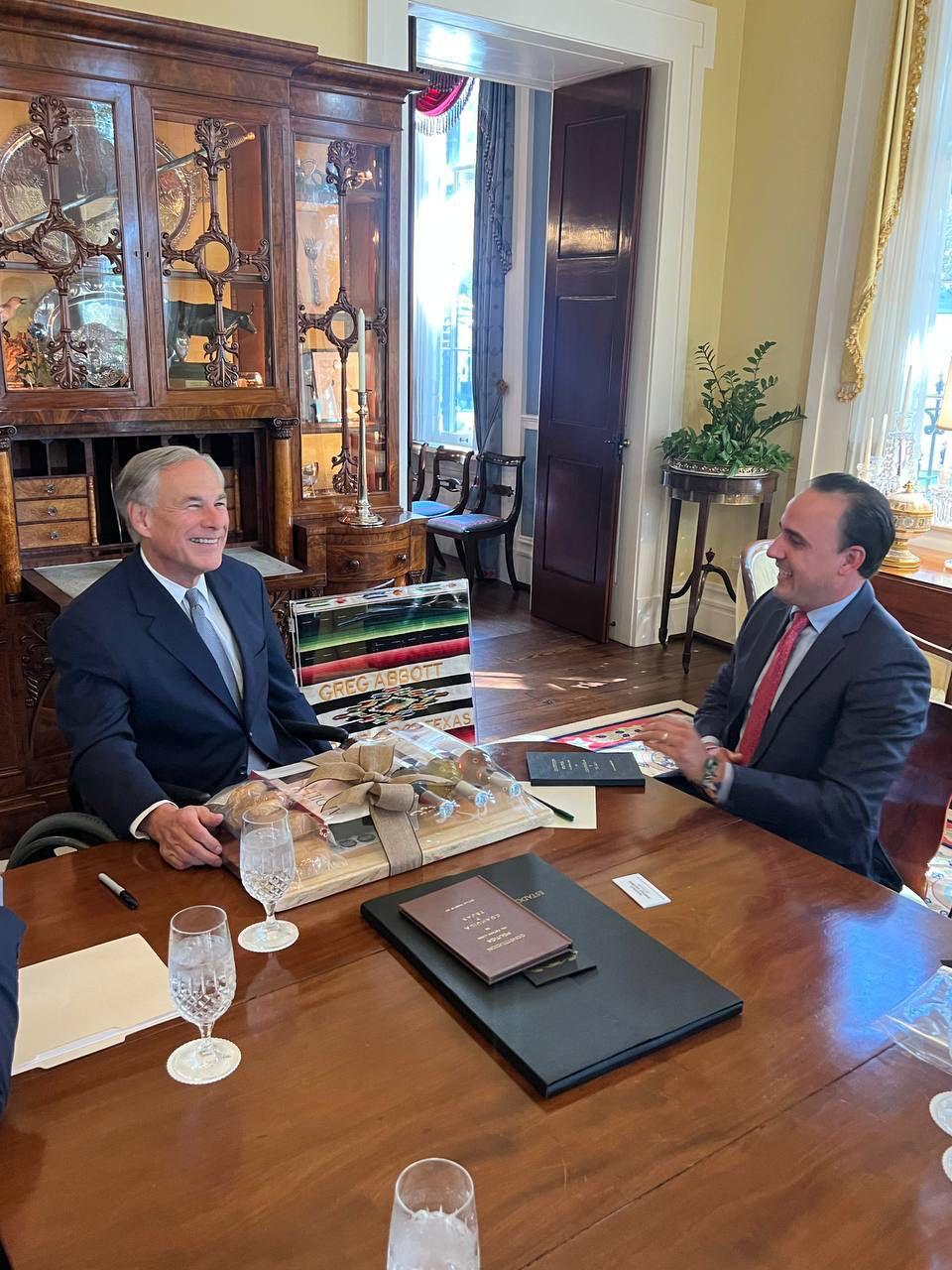 SE REÚNE MANOLO JIMÉNEZ CON GOBERNADOR DE TEXAS