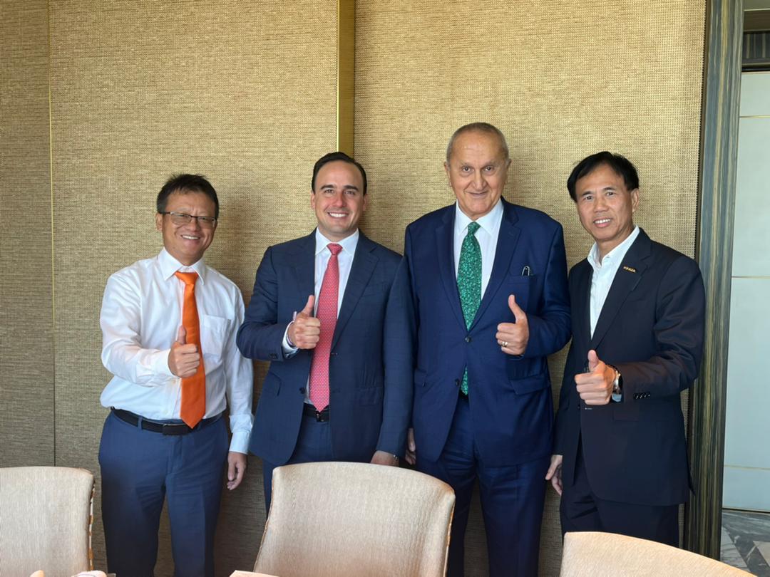 SE REÚNE MANOLO CON PROVEEDURÍA DE LA INDUSTRIA AUTOMOTRIZ EN CHINA