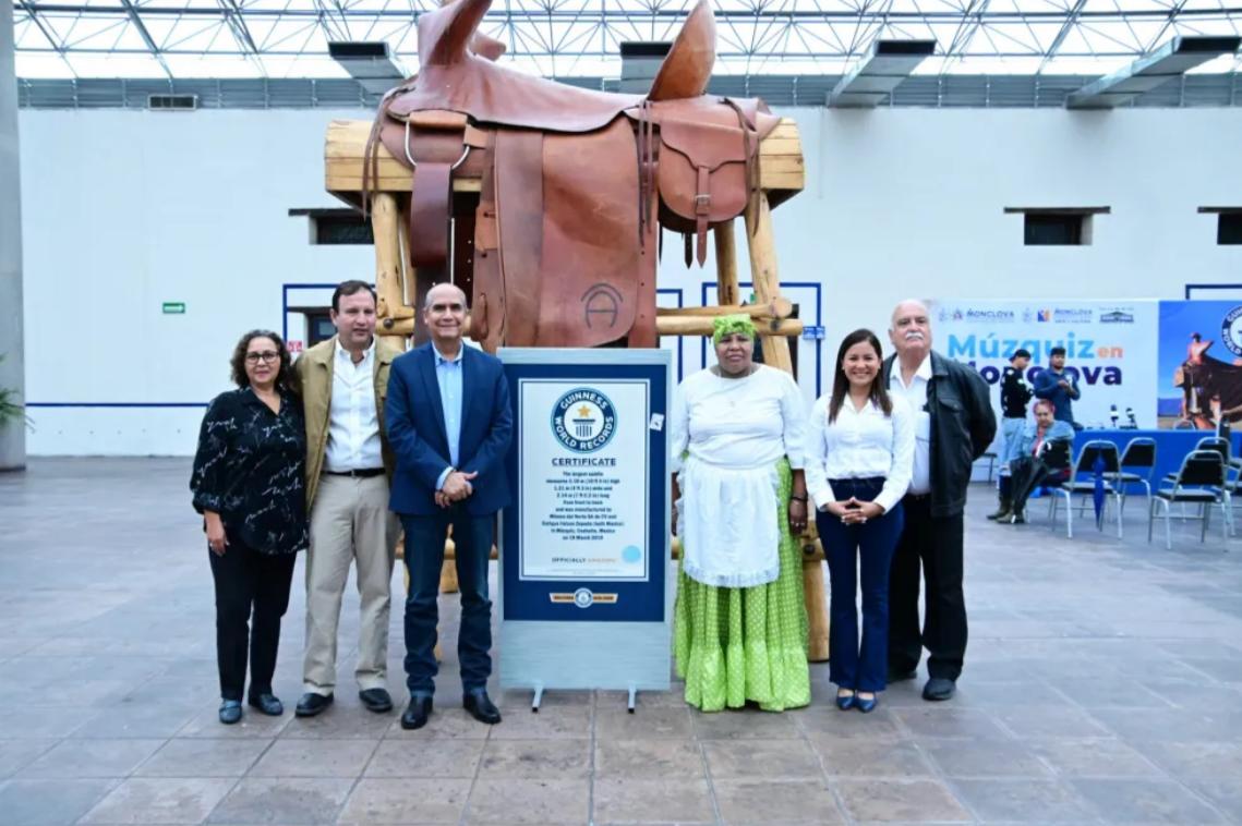 EXHIBIRÁN EN MONCLOVA LA MONTURA MÁS GRANDE DEL MUNDO