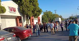 ATIENDE MUNICIPIO MANIFESTACIÓN DE EXTRABAJADORES DE EMPRESA