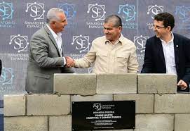 COLOCA MARS PRIMERA PIEDRA DE HOSPITAL Y TORRE DE CONSULTORIOS DEL SANATORIO ESPAÑOL, EN TORREÓN