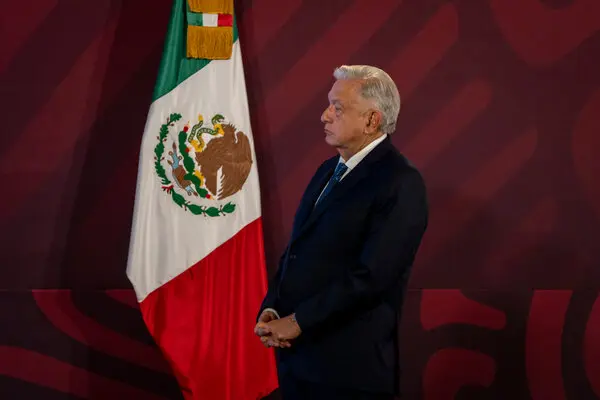 POLÍTICOS Y FUNCIONARIOS, BLANCO DE VIGILANCIA EN MÉXICO