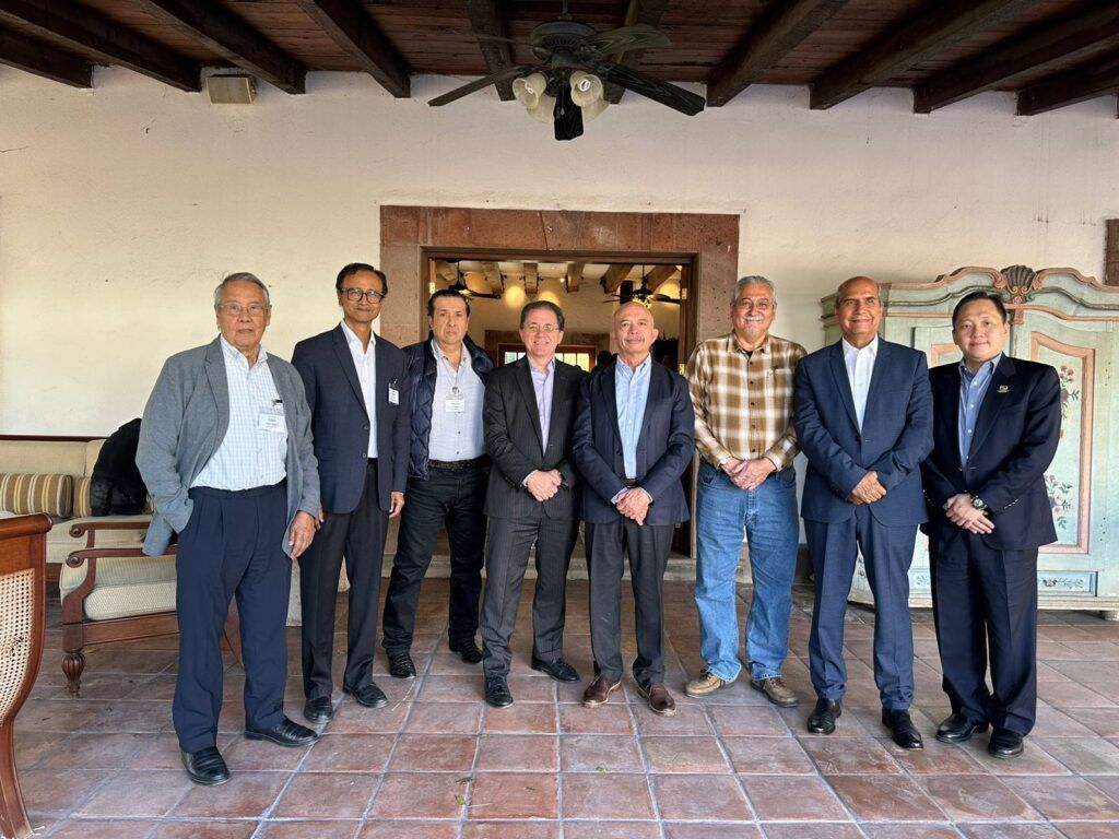 SE REÚNE ALCALDE CON INVERSIONISTAS