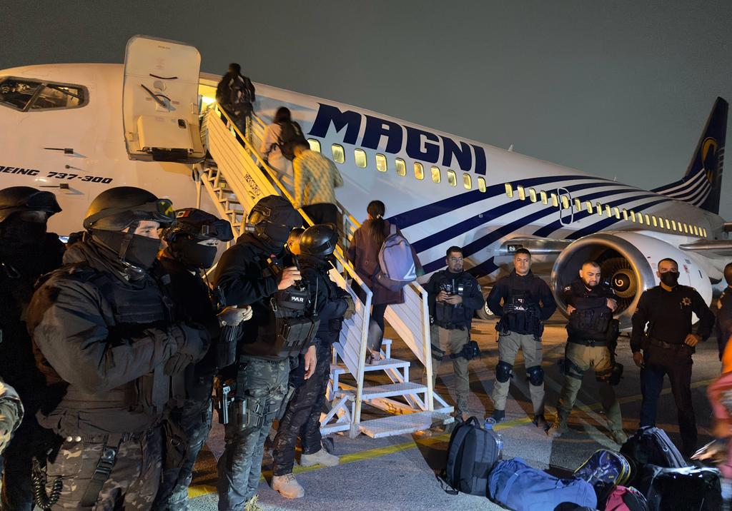 INICIAN EN PIEDRAS NEGRAS OPERATIVOS DE TRASLADO EN AVIÓN Y CAMIONES DE PERSONAS MIGRANTES