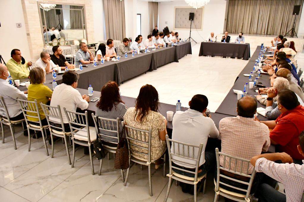 ALCALDE RECONOCE A DIRECTORES MUNICIPALES POR SU DESEMPEÑO DURANTE EL 2023.