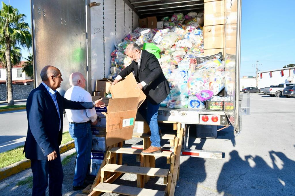 SALE PARA ACAPULCO, TRÁILER CON AYUDA HUMANITARIA