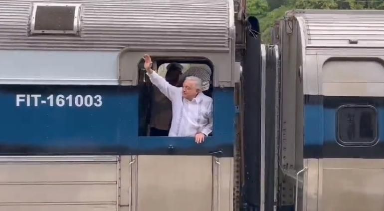 ARRANCA TREN INTEROCEÁNICO; AMLO CORTA LISTÓN INAUGURAL