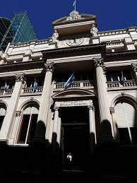 PESO ARGENTINO ANOTA DERRUMBE HISTÓRICO DE 54.24% TRAS ANUNCIO DEL GOBIERNO PARA ATACAR DÉFICIT FISCAL
