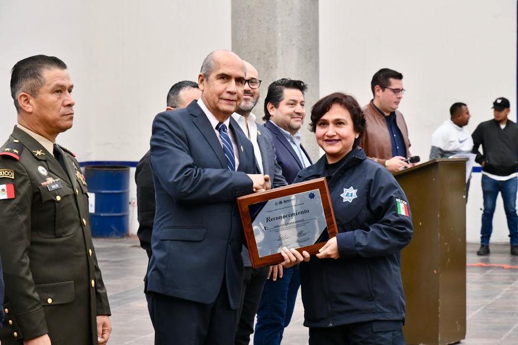 RECONOCEN LABOR DESTACADA DE POLICÍAS EN EL DÍA DEL POLICÍA.