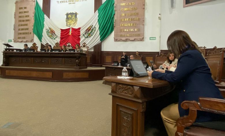 APRUEBAN LICENCIAS EN EL CONGRESO