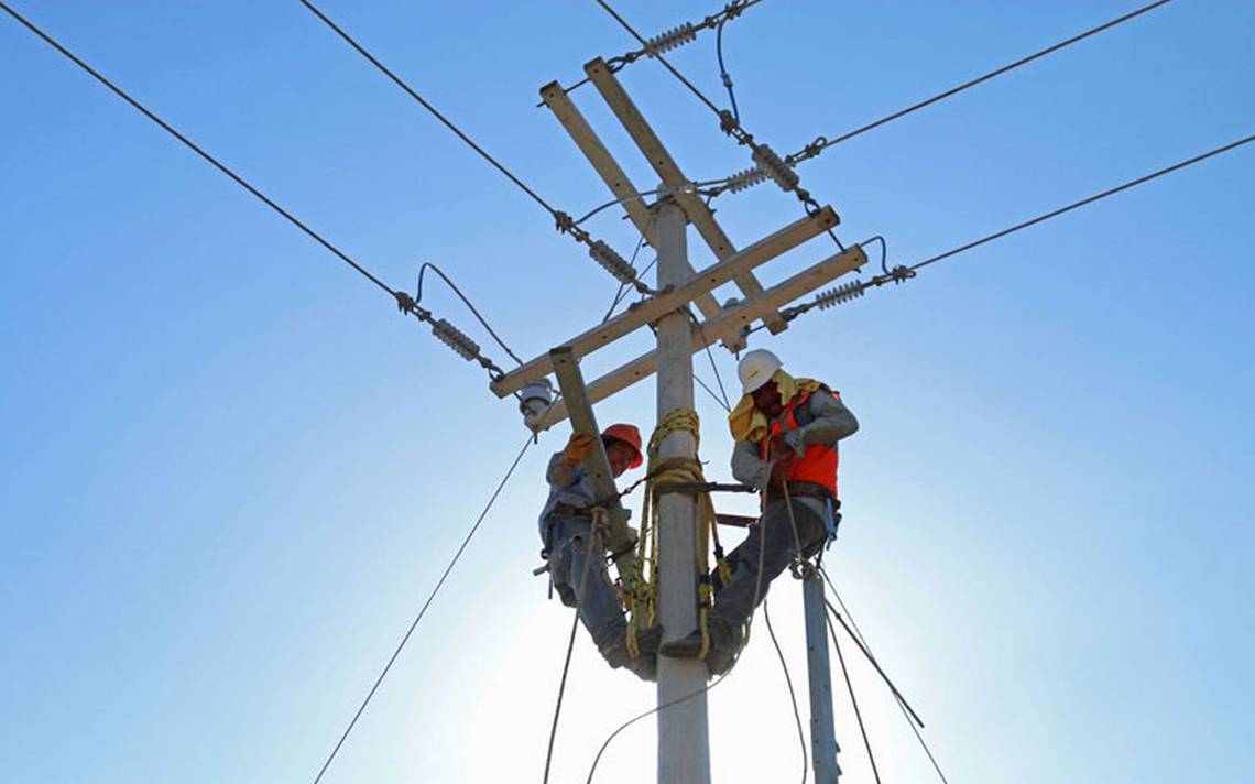CFE RESTABLECE EL SUMINISTRO ELÉCTRICO AL 96% DE LOS USUARIOS AFECTADOS POR LOS FUERTES VIENTOS OCASIONADOS POR EL FRENTE FRÍO NÚMERO 25 Y LA CUARTA TORMENTA INVERNAL EN SIETE ENTIDADES
