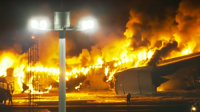 CHOQUE DE DOS AVIONES DEJA 5 MUERTOS EN AEROPUERTO DE TOKIO
