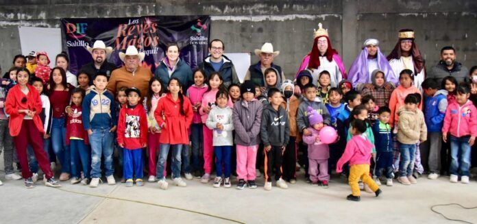 COMPARTE DIF SALTILLO ROSCA DE REYES CON HABITANTES DE EJIDOS