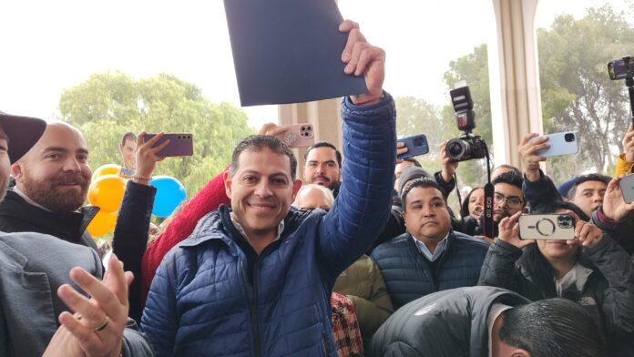 EN UNIDAD Y CON COMPROMISO INSTITUCIONAL, TRABAJARÁ OCTAVIO PIMENTEL MARTÍNEZ POR LA UA DE C; OFICIALIZA SU REGISTRO COMO CANDIDATO A LA RECTORÍA 