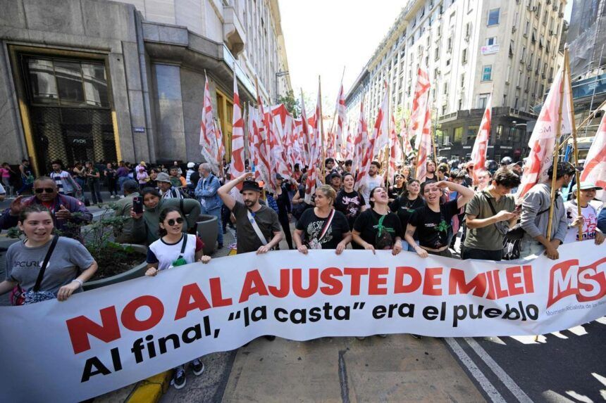 MILES DE ARGENTINOS ‘DESAFÍAN’ A MILEI: PROTESTAN CONTRA EL GOBIERNO A MES Y MEDIO DE SU LLEGADA