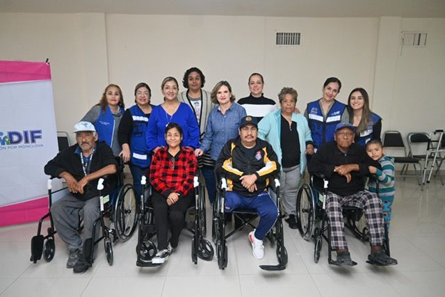 ENTREGA DIF MONCLOVA SILLAS DE RUEDAS