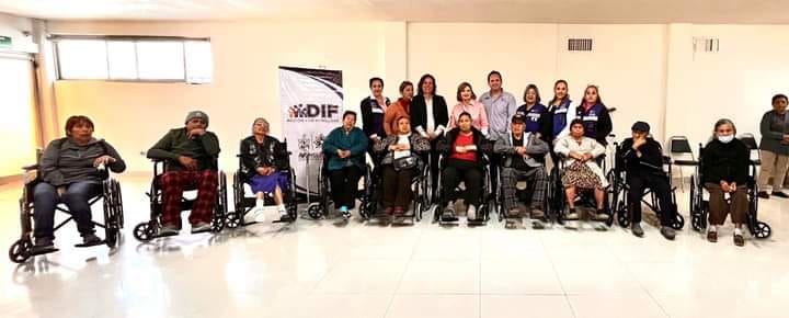 ENTREGA DIF SILLAS DE RUEDA