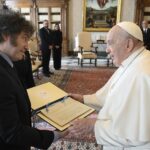 EL PAPA FRANCISCO SE REÚNE CON EL PRESIDENTE DE ARGENTINA JAVIER MILEI DURANTE MÁS DE UNA HORA EN EL VATICANO