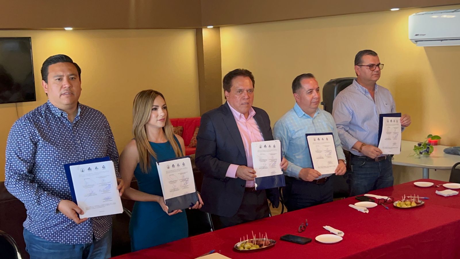 FIRMA CONVENIO ENTRE COMERCIANTES Y FISCALÍA PARA REFORZAR LA SEGURIDAD