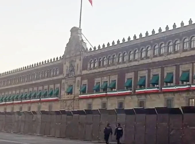 AMANECE BLINDADO PALACIO NACIONAL PREVIO A MARCHA POR NUESTRA DEMOCRACIA