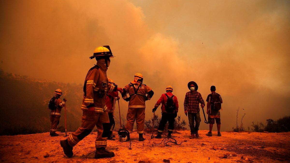BIDEN OFRECE LA AYUDA DE ESTADOS UNIDOS TRAS LOS DEVASTADORES INCENDIOS FORESTALES EN CHILE