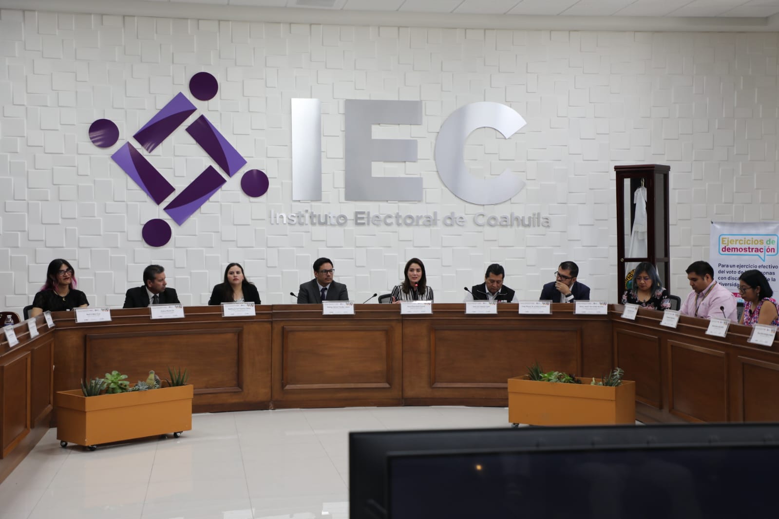 PIDEN IEC E INE A PATRONES DAR FACILIDADES PARA QUE EMPLEADOS PARTICIPEN EN ELECCIONES