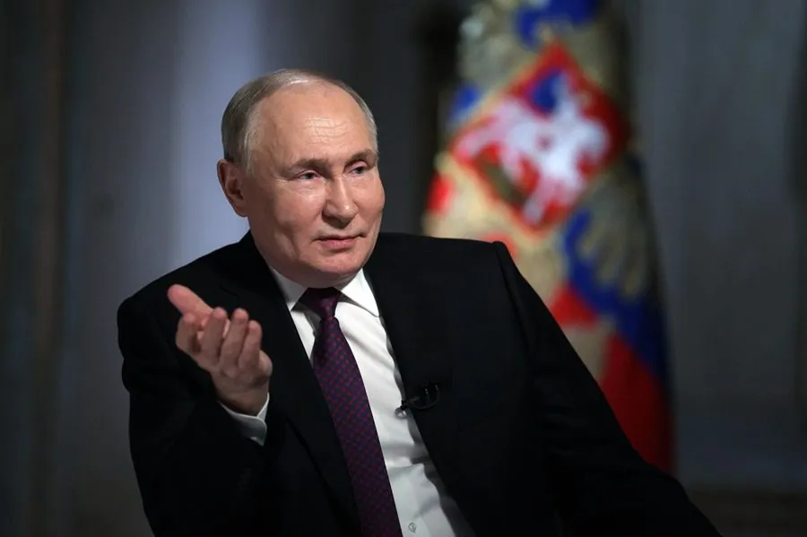 PUTIN ANUNCIA DESPLIEGUE DE TROPAS RUSAS Y ARMAMENTO PESADO EN FRONTERA CON FINLANDIA