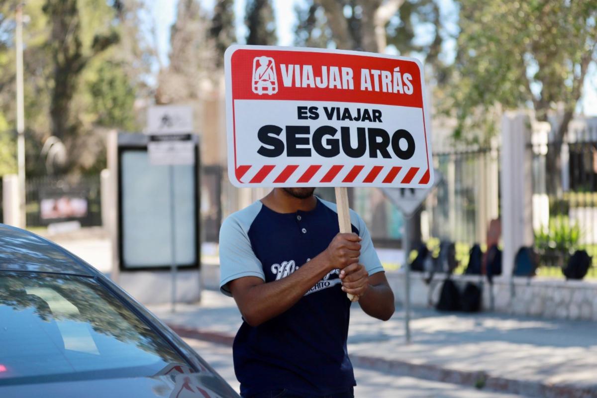 EMITEN RECOMENDACIONES DE EDUCACIÓN VIAL A AUTOMOVILISTAS EN SALTILLO UN CRUCERO TEMÁTICO