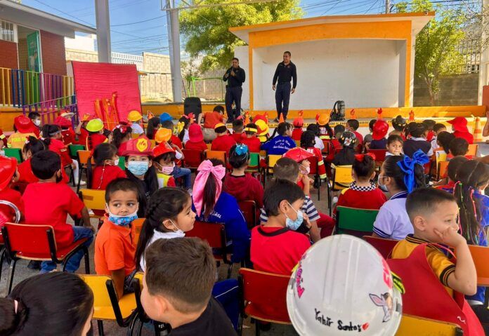 CAPACITA BOMBEROS A NIÑEZ Y JUVENTUD EN PREVENCIÓN DE INCENDIOS