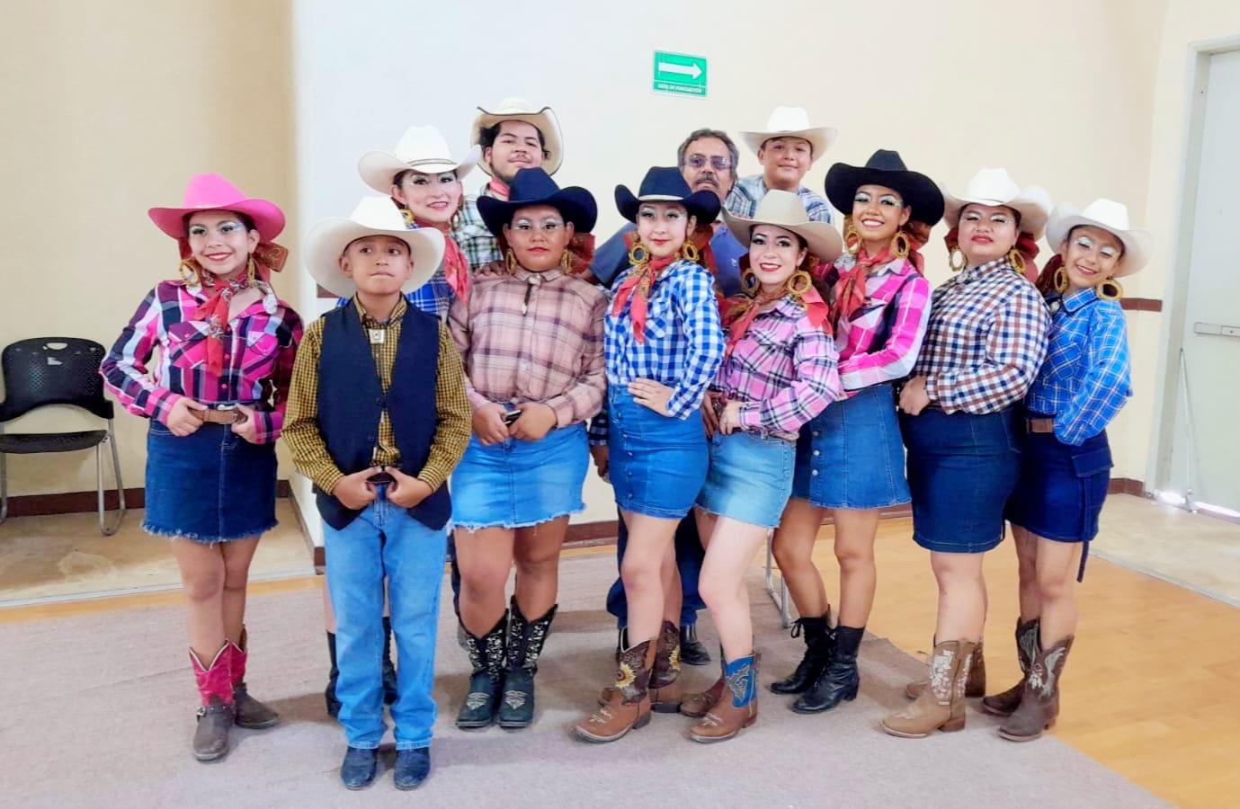 GRUPO DANZA FOLKLÓRICA TLÁLOC,  CELEBRA CON ESPECTÁCULO, EL DÍA DE LAS MADRES.