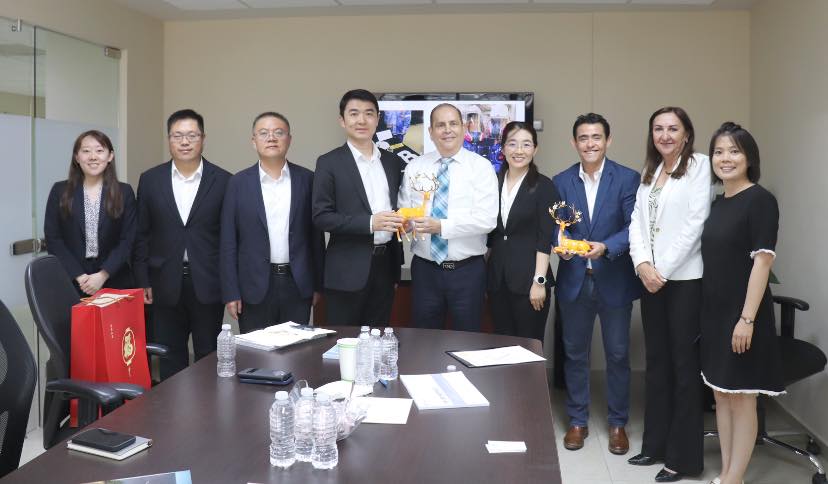 RECIBE SECRETARIO DE ECONOMIA COMISION DE DIRECTIVOS DE EMPRESA CHINA MAS GRANDE DEL MUNDO