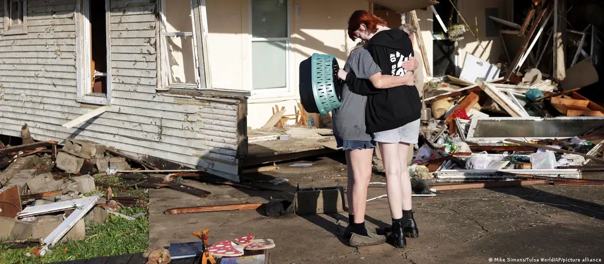  TORMENTAS Y TORNADOS DEJAN 15 MUERTOS EN ESTADOS UNIDOS