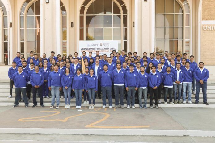 ABANDERA GOBERNADOR DE COAHUILA A LA DELEGACIÓN DEPORTIVA DE LA UA DE C RUMBO A LA UNIVERSIADA NACIONAL 2024