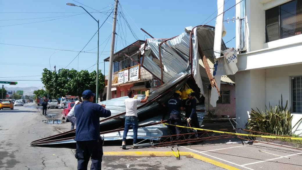 RÁFAGA DE VIENTO VUELA TECHO DE LÁMINA DE REFACCIONARIA EN SALTILLO