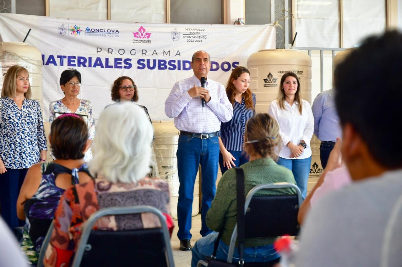 ENTREGA AYUNTAMIENTO DE MONCLOVA 30 TINACOS SUBSIDIADOS