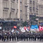 HOSPITALIZAN A CINCO DIPUTADOS ARGENTINOS POR REPRESIÓN FRENTE A CONGRESO