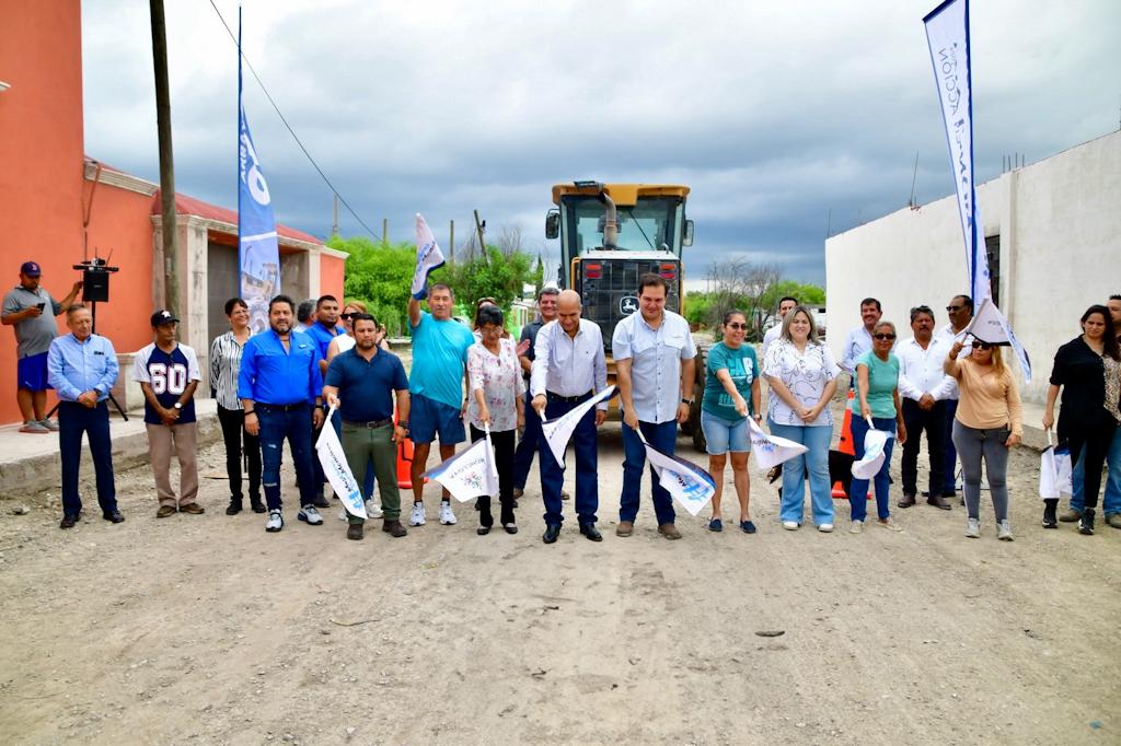 ARRANCA MARIO DÁVILA OBRA DE PAVIMENTACIÓN EN LA OTILIO MONTAÑO.