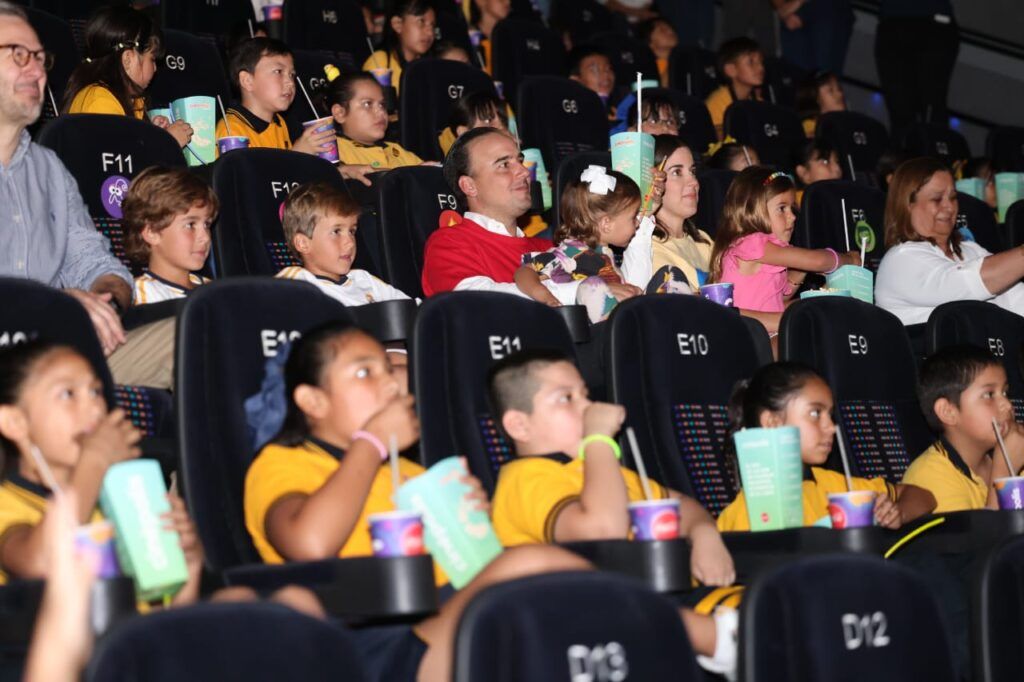 MANOLO E INSPIRA LLEVAN AL CINE A NIÑAS Y NIÑOS DE COAHUILA; FORTALECEN PROGRAMA DE SALUD MENTAL