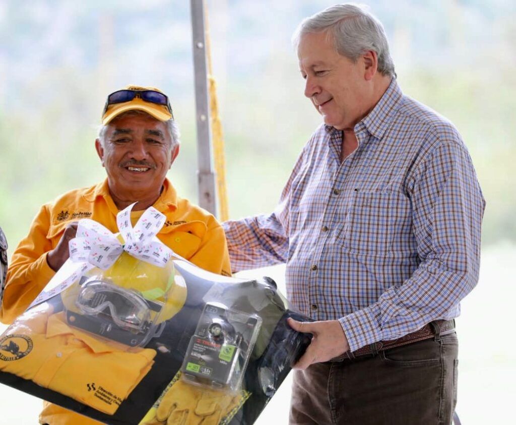 FORTALECE SALTILLO CON EQUIPO Y UNIFORMES A SUS BRIGADISTAS FORESTALES