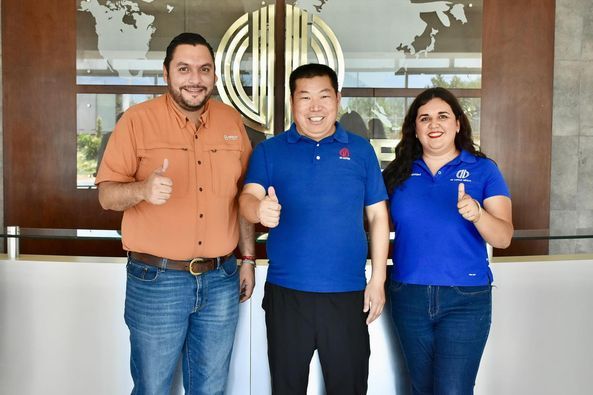 SE REUNE CARLOS VILLARREAL ALCALDE ELECTO CON REPRESENTANTES DE LA EMPRESA GOLDEN DRAGON