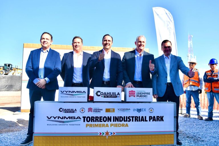 MANOLO JIMÉNEZ Y ROMÁN CEPEDA COLOCAN PRIMERA PIEDRA DE VYNMSA TORREÓN INDUSTRIAL PARK