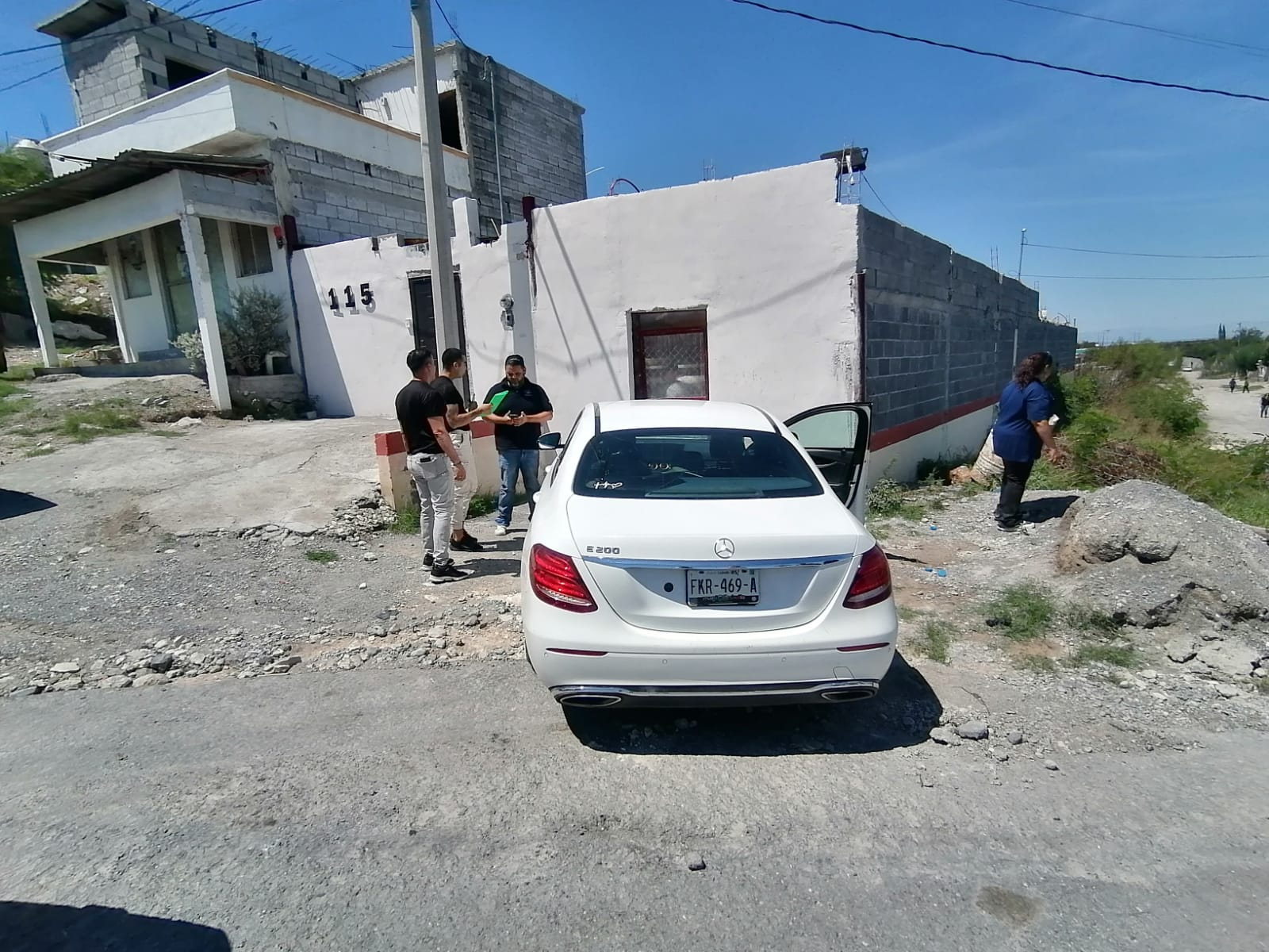 PROPIETARIOS DE ANEXO SANARÉH AHORA LLAMADO CREA AGREDEN A REPORTEROS TRAS SER DESCUBIERTOS CON ANEXO CLANDESTINO EN MONCLOVA