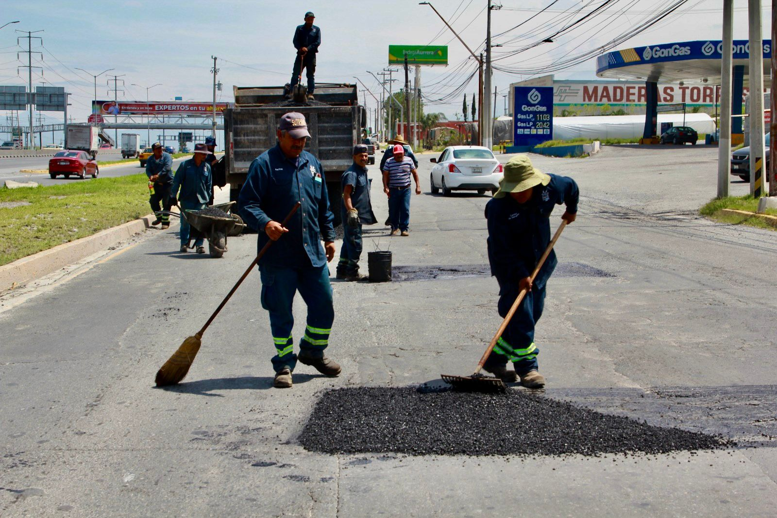 ESTAMOS TRABAJANDO PARA REPARAR BACHES; REPÓRTALOS AL 072