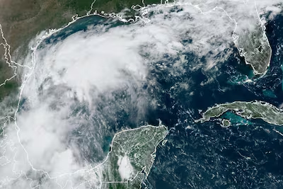 LA TORMENTA TROPICAL FRANCINE SE CONVERTIRÁ EN HURACÁN ESTE MARTES, SEGÚN LAS PREVISIONES, MIENTRAS AVANZA HACIA LOUISIANA