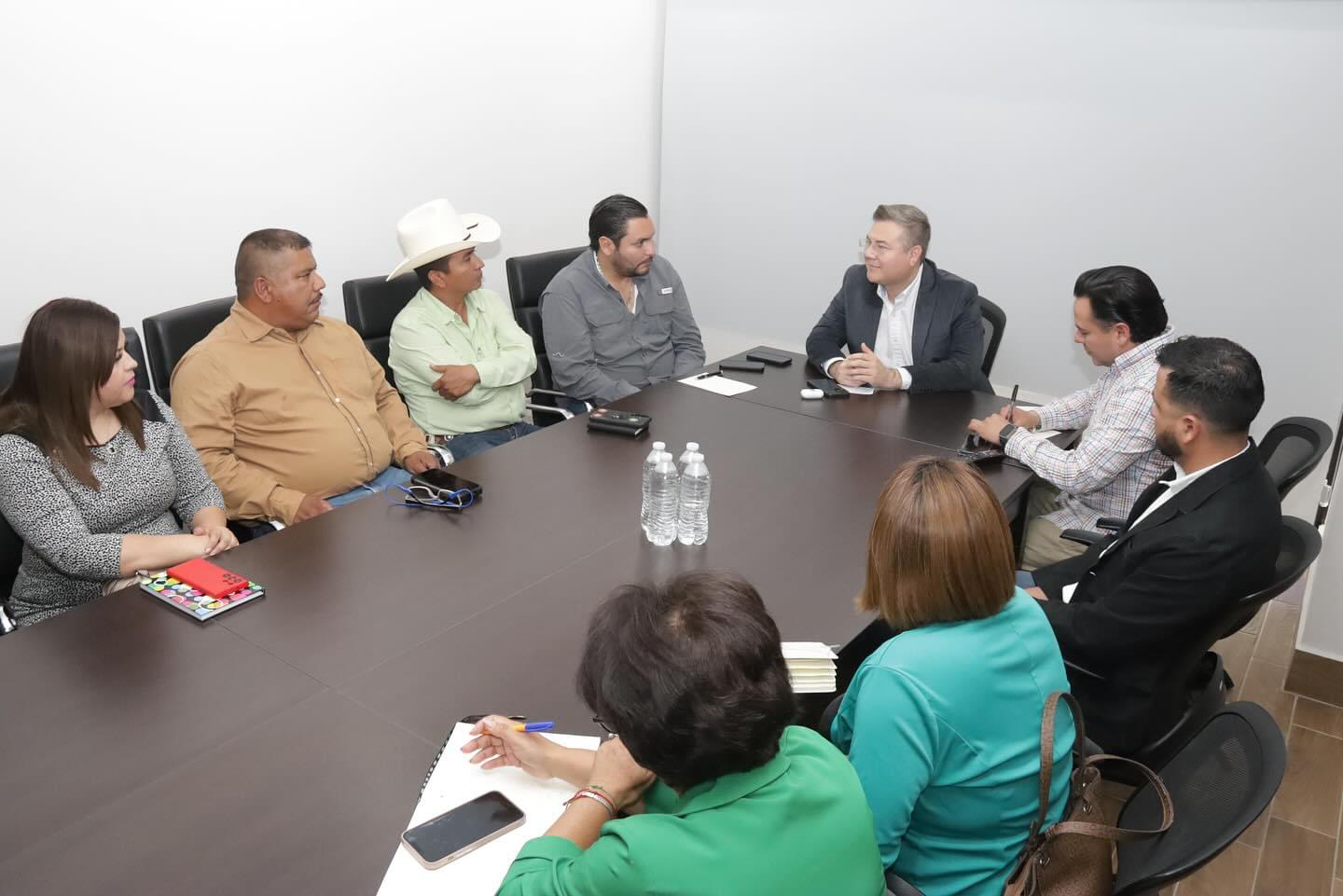 SE REÚNE CARLOS VILLARREAL CON COMISIÓN DE DERECHOS HUMANOS DE COAHUILA 