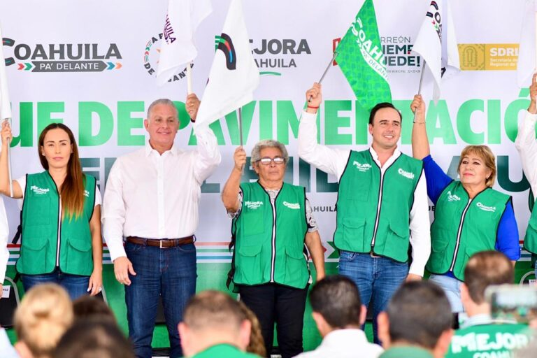 ARRANCAN MANOLO JIMÉNEZ Y ROMÁN CEPEDA OBRAS DE PAVIMENTACIÓN Y RECARPETEO EN EL EJIDO LA UNIÓN, EN TORREÓN