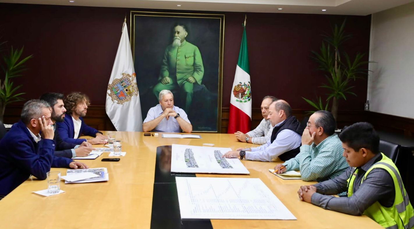 SE REÚNE CHEMA FRAUSTRO CON AGSAL POR TRABAJOS EN CALLE GRAL. CEPEDA; REVISA PLAN DE TRABAJO