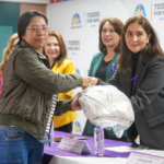 ENTREGAN UNIFORMES EJECUTIVOS A UNIVERSITARIAS Y  MUJERES QUE HAN PADECIDO VIOLENCIA DOMÉSTICA