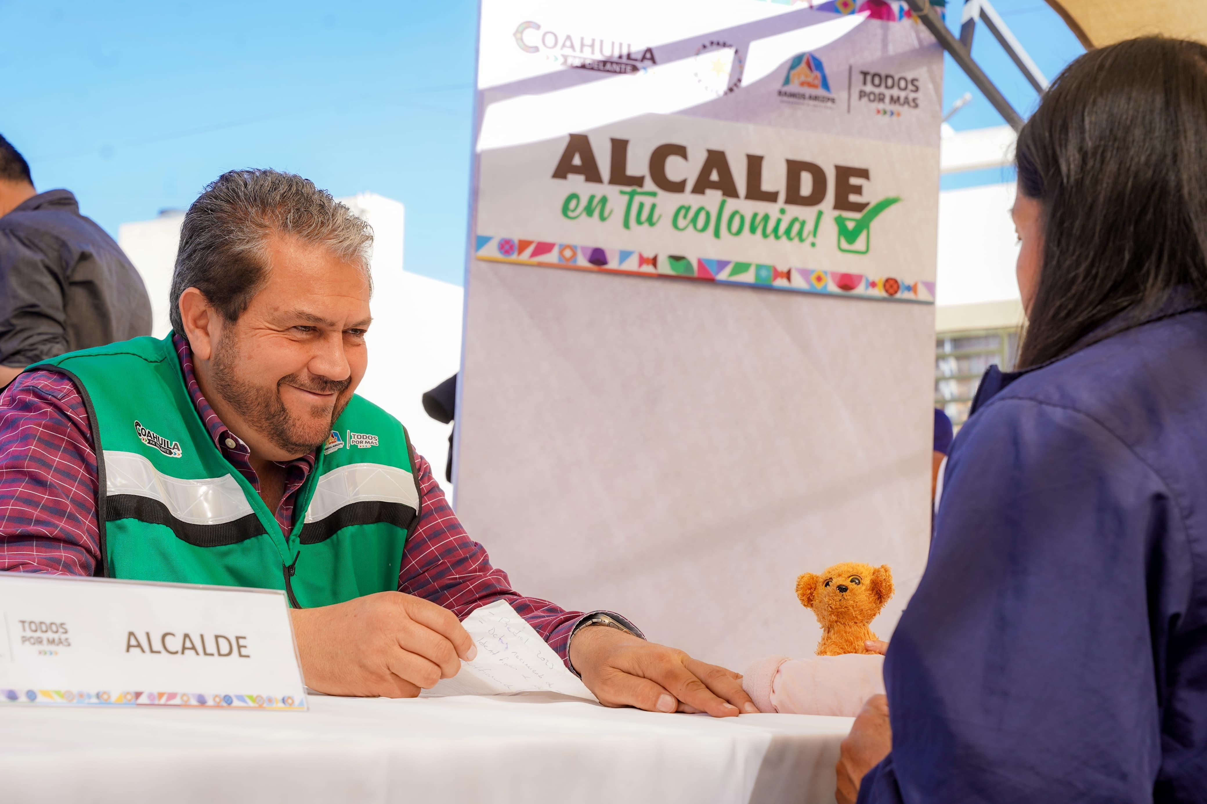 ATIENDE TOMÁS GUTIÉRREZ A VECINOS DE VILLAS DEL SOL