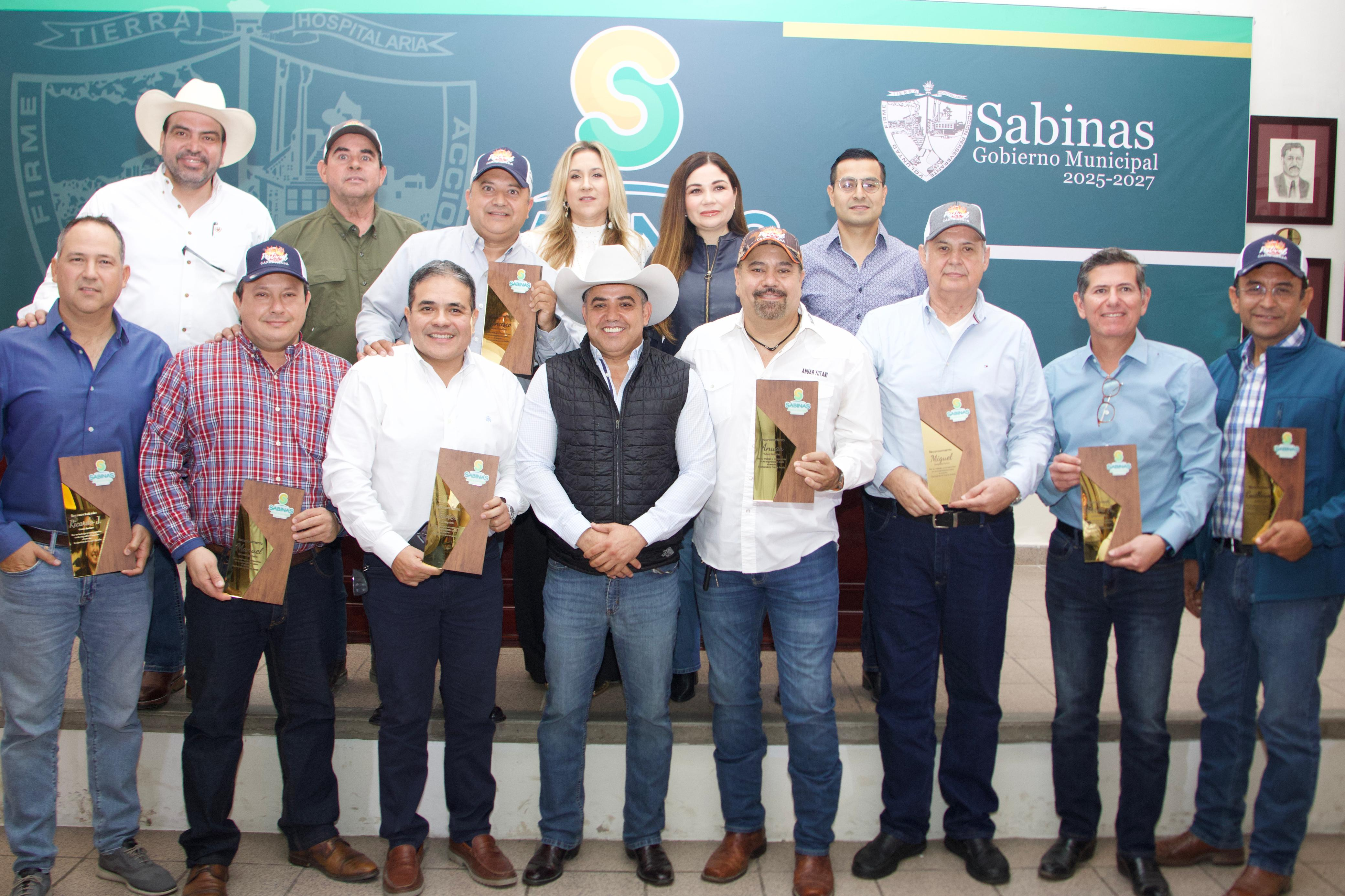 ENTREGA MUNICIPIO RECONOCIMIENTOS AL COMITÉ DEL FESTIVAL DE LA CARNE ASADA EN SABINAS